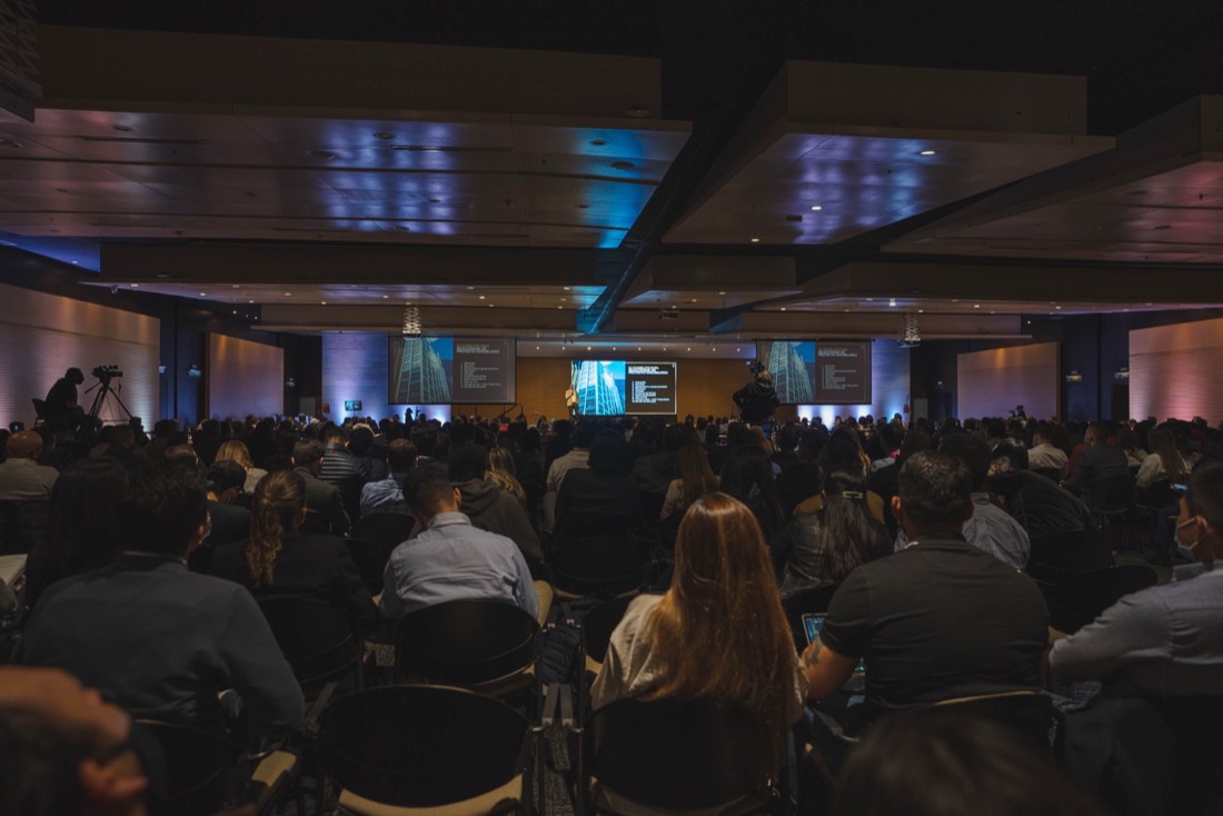 Auditorio lleno en un evento